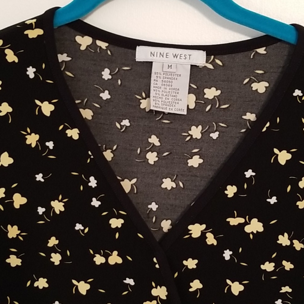 Nine West Black and Cream Print Top in Size Medium - Picture 3 of 9